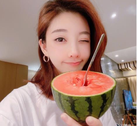 吃瓜粉丝上台,揭秘娱乐圈幕后风云