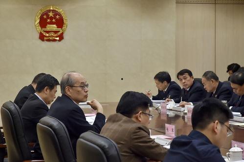 检察干警吃瓜,揭秘背后真相与反思”