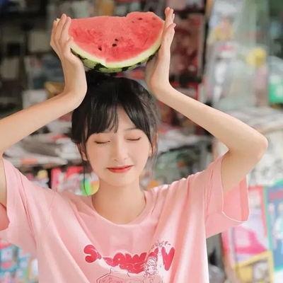 吃瓜的女生图片,吃瓜女生的潮流风采