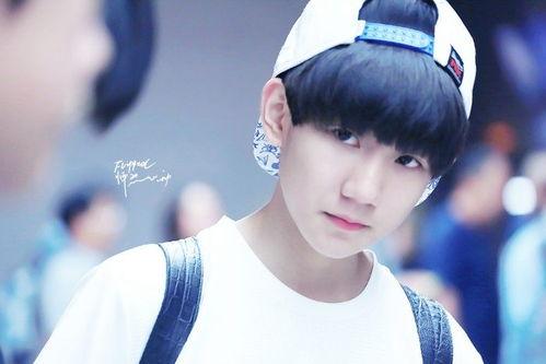 王源吃瓜假瓜图片大全