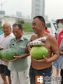 花园镇吃瓜,瓜香四溢，品味夏日田园风情