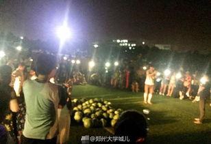 吃瓜群众在现场