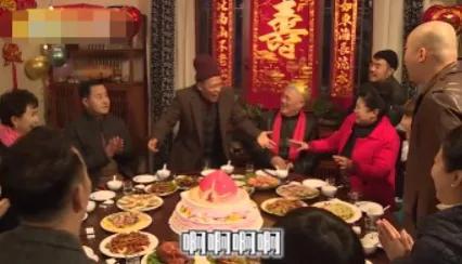 穿越民国吃瓜看戏40,穿越时空的吃瓜看戏之旅