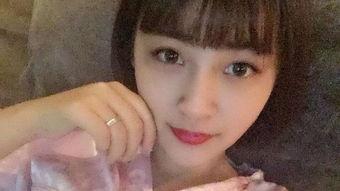 吃瓜妹子搞笑视频,笑出腹肌！