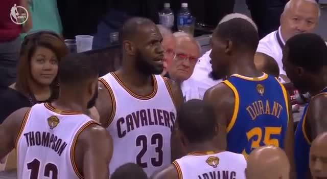 吃瓜群众在观战