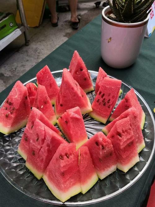 重庆吃瓜事件,一场网络热议背后的真相与反思