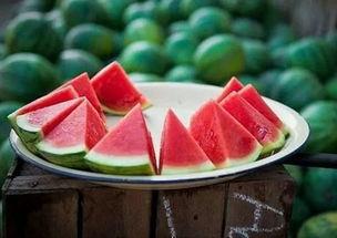 吃西瓜梨瓜文案短句,西瓜梨瓜，多重口感，尽享清凉时光