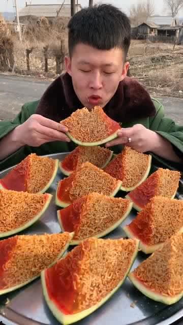 瓜小哥吃冰胶,冰火交融的味蕾冒险